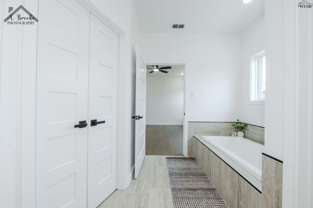 209 E IKARD STREET, Henrietta, TX 76365