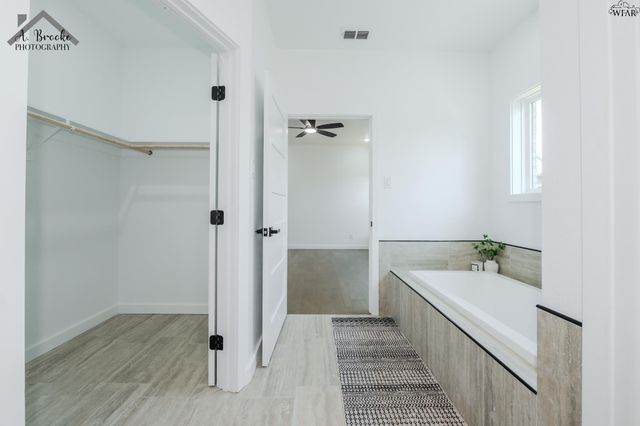 209 E IKARD STREET, Henrietta, TX 76365