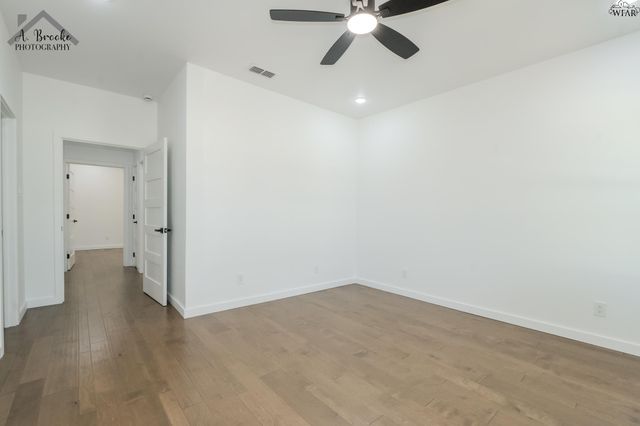 209 E IKARD STREET, Henrietta, TX 76365