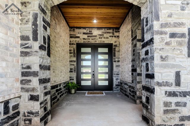 209 E IKARD STREET, Henrietta, TX 76365