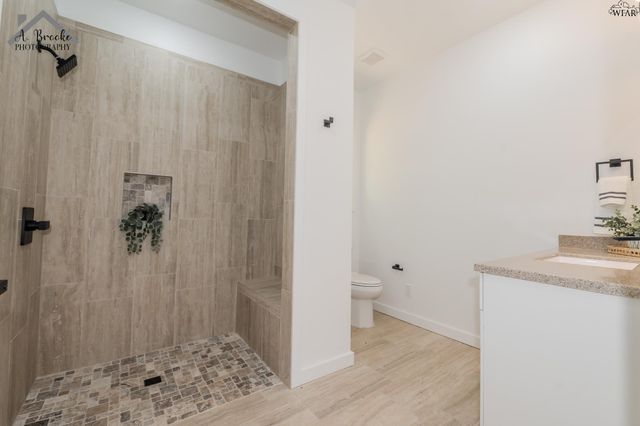 209 E IKARD STREET, Henrietta, TX 76365