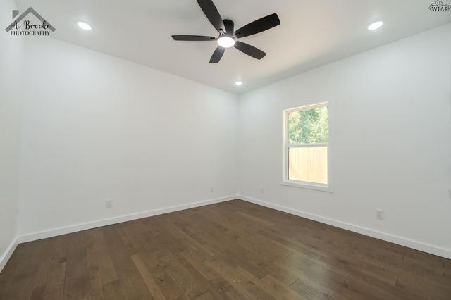 209 E IKARD STREET, Henrietta, TX 76365