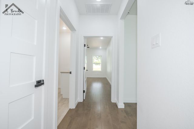 209 E IKARD STREET, Henrietta, TX 76365