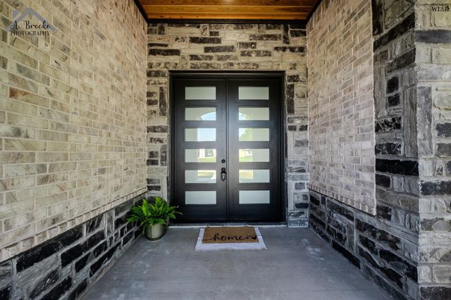 209 E IKARD STREET, Henrietta, TX 76365