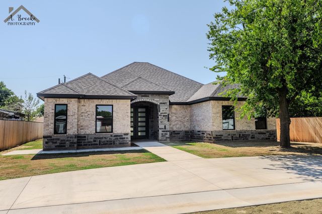 209 E IKARD STREET, Henrietta, TX 76365