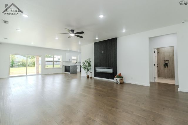 209 E IKARD STREET, Henrietta, TX 76365