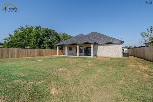 209 E IKARD STREET, Henrietta, TX 76365