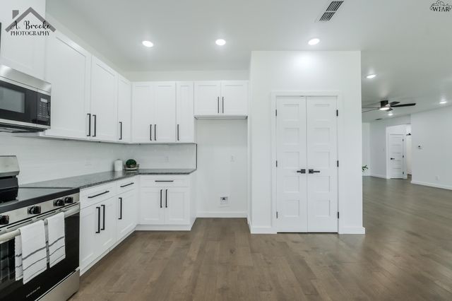 209 E IKARD STREET, Henrietta, TX 76365