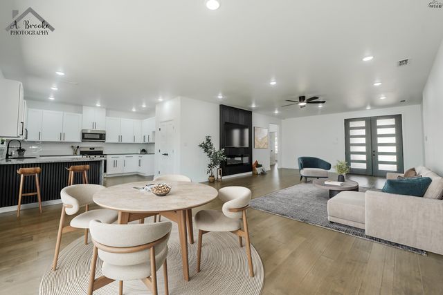 209 E IKARD STREET, Henrietta, TX 76365