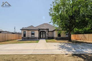 209 E IKARD STREET, Henrietta, TX 76365