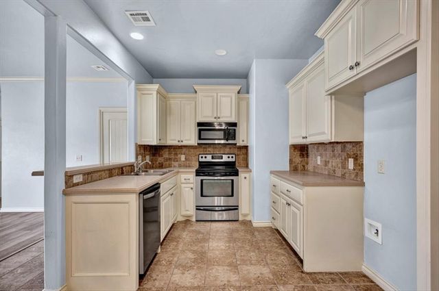 13823 Oxford Drive, Edmond, OK 73013