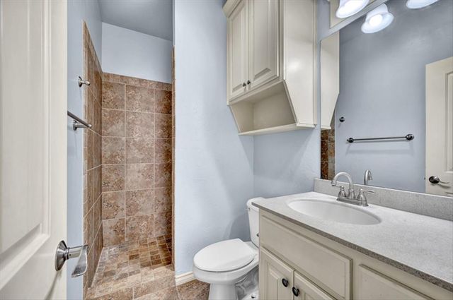 13823 Oxford Drive, Edmond, OK 73013