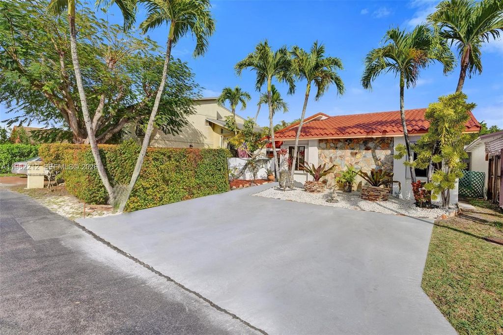 3515 SW 113th Ct, Miami, FL 33165