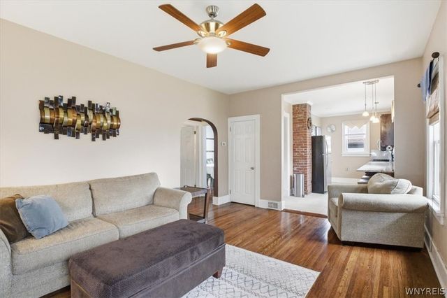 121 Country Parkway, Amherst, NY 14221