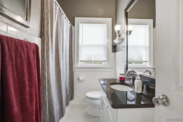 121 Country Parkway, Amherst, NY 14221