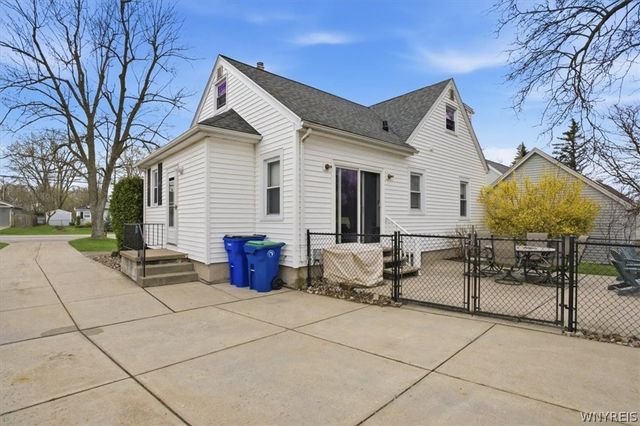 121 Country Parkway, Amherst, NY 14221