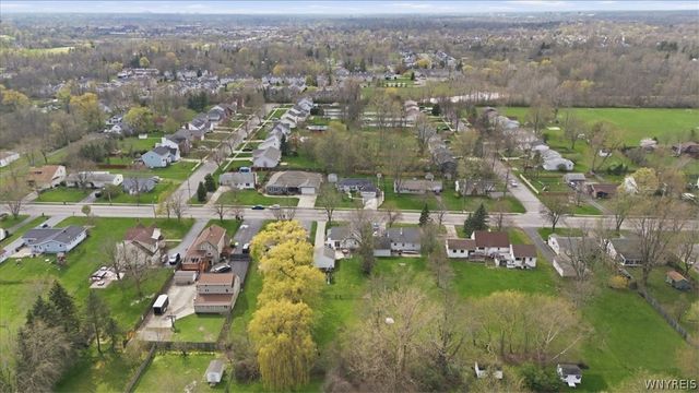 121 Country Parkway, Amherst, NY 14221
