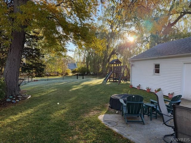 121 Country Parkway, Amherst, NY 14221