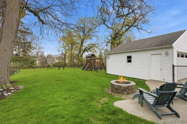 121 Country Parkway, Amherst, NY 14221