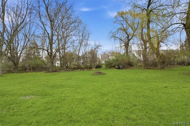 121 Country Parkway, Amherst, NY 14221
