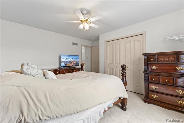 7555 Windgate Circle, West Bloomfield, MI 48323