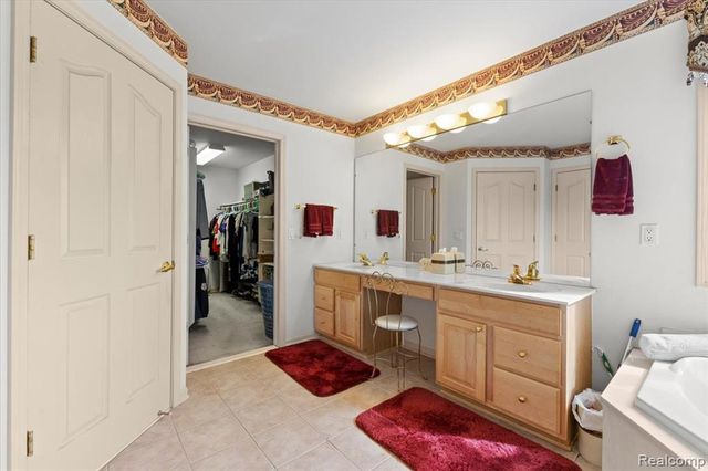 7555 Windgate Circle, West Bloomfield, MI 48323