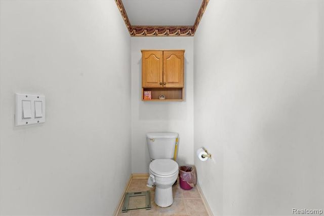 7555 Windgate Circle, West Bloomfield, MI 48323