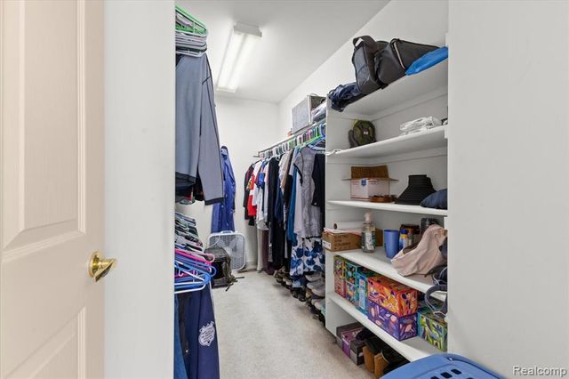 7555 Windgate Circle, West Bloomfield, MI 48323