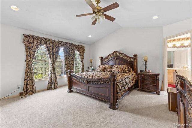 7555 Windgate Circle, West Bloomfield, MI 48323