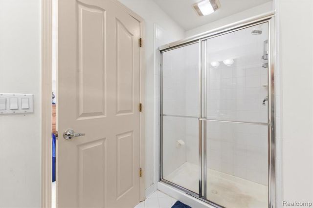 7555 Windgate Circle, West Bloomfield, MI 48323