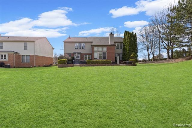 7555 Windgate Circle, West Bloomfield, MI 48323