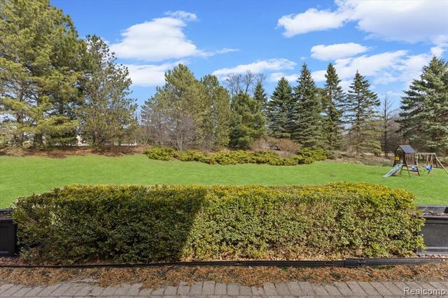 7555 Windgate Circle, West Bloomfield, MI 48323