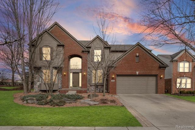 7555 Windgate Circle, West Bloomfield, MI 48323