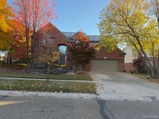 7555 Windgate Circle, West Bloomfield, MI 48323