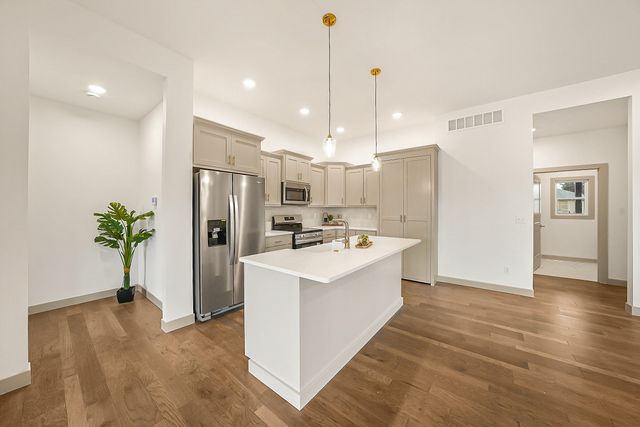 435 DOVER CT, Holts Summit, MO 65043