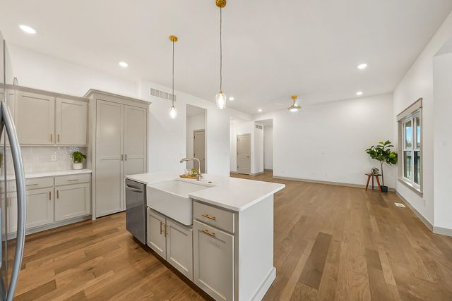 435 DOVER CT, Holts Summit, MO 65043