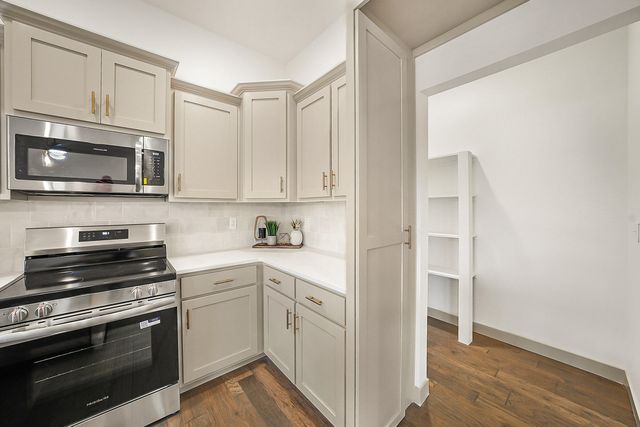 435 DOVER CT, Holts Summit, MO 65043