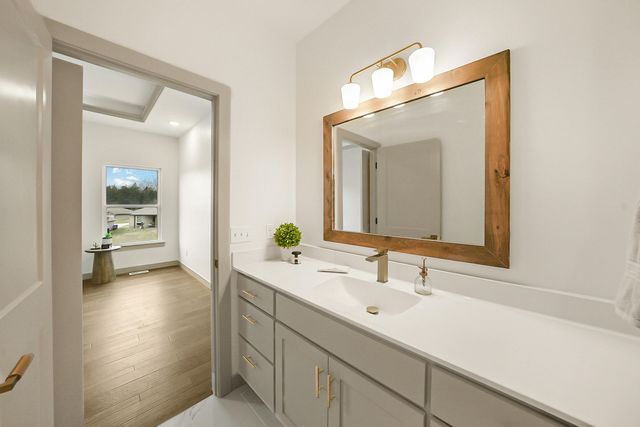 435 DOVER CT, Holts Summit, MO 65043