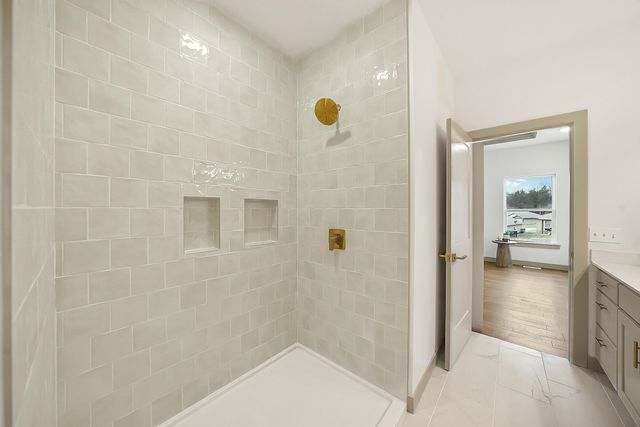 435 DOVER CT, Holts Summit, MO 65043