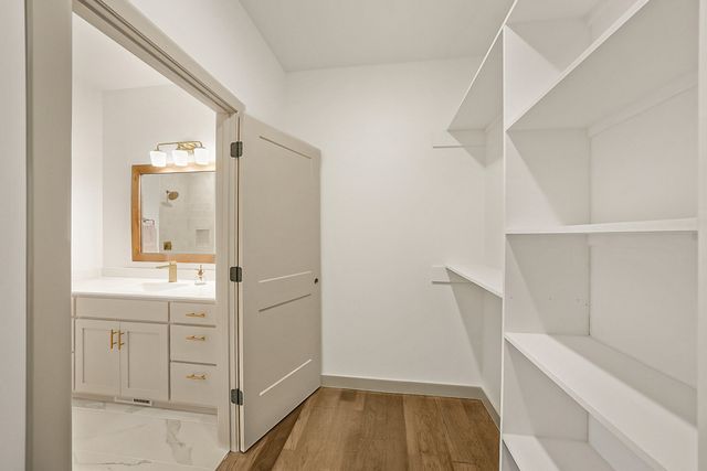 435 DOVER CT, Holts Summit, MO 65043