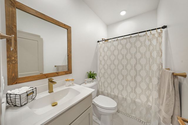 435 DOVER CT, Holts Summit, MO 65043