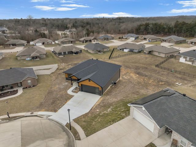 435 DOVER CT, Holts Summit, MO 65043
