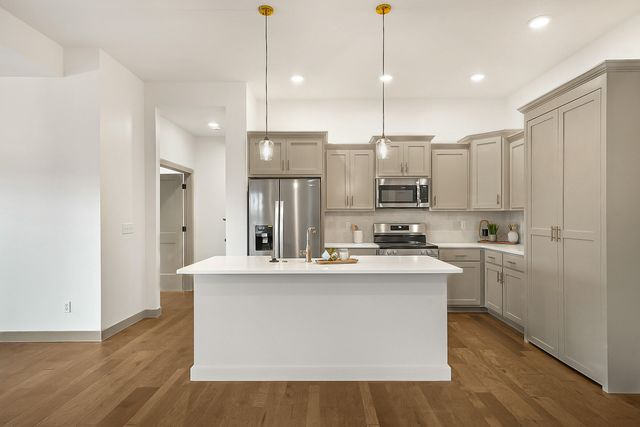 435 DOVER CT, Holts Summit, MO 65043