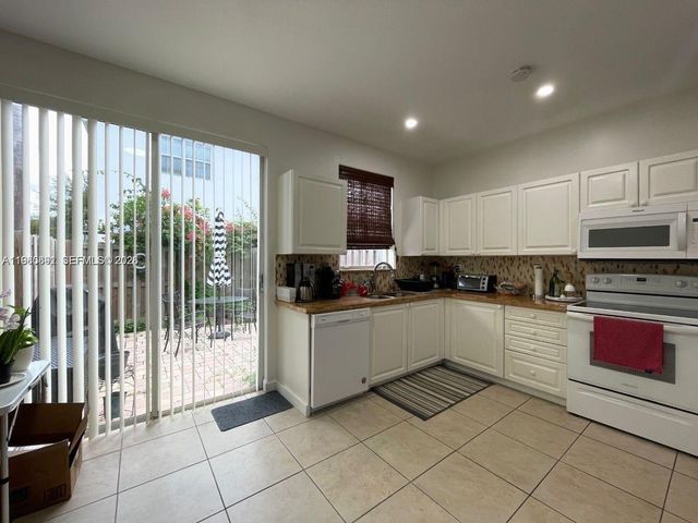 5440 NW 107th Ave 201, Doral, FL 33178