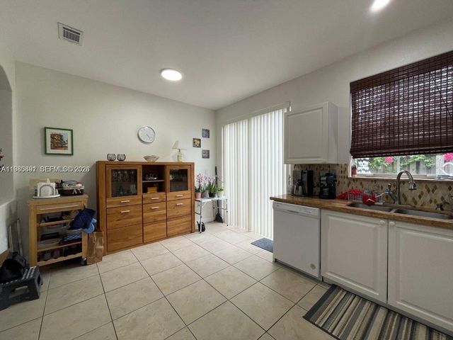 5440 NW 107th Ave 201, Doral, FL 33178