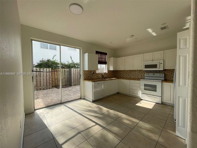 5440 NW 107th Ave 201, Doral, FL 33178