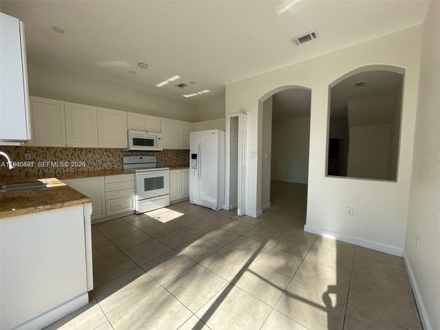 5440 NW 107th Ave 201, Doral, FL 33178