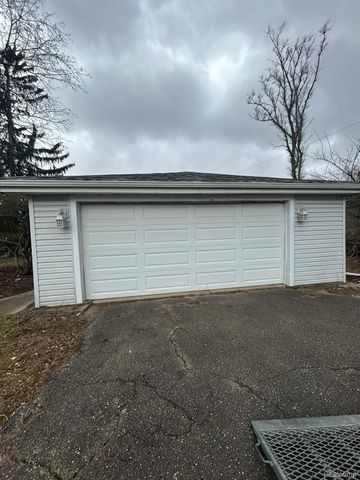 28010 Rollcrest Road, Farmington Hills, MI 48334