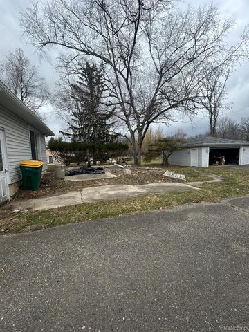 28010 Rollcrest Road, Farmington Hills, MI 48334