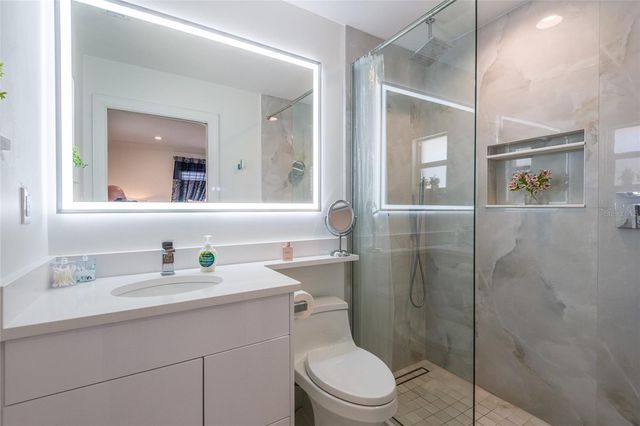 1900 BENJAMIN FRANKLIN DRIVE V11, Sarasota, FL 34236